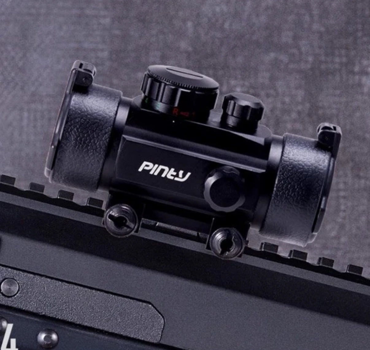 Pinty 30mm Adjustable Universal Red Dot or Green Sight / Scope 5 MOA With Flip Up Lens Cap
